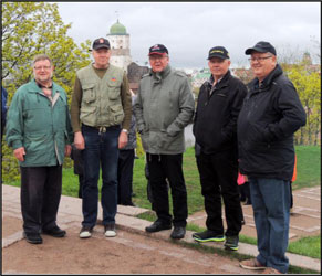 ￼Viipurin Tervaniemessä: Nokkosen sukua vas. Matti Nykänen, Mikko Nykänen, Jorma Kirjavainen, Kari Vertanen, Juhani Kirjavainen.