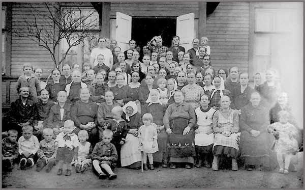 Äitienpäiväjuhla Pihlaisten kansakoululla 1932.